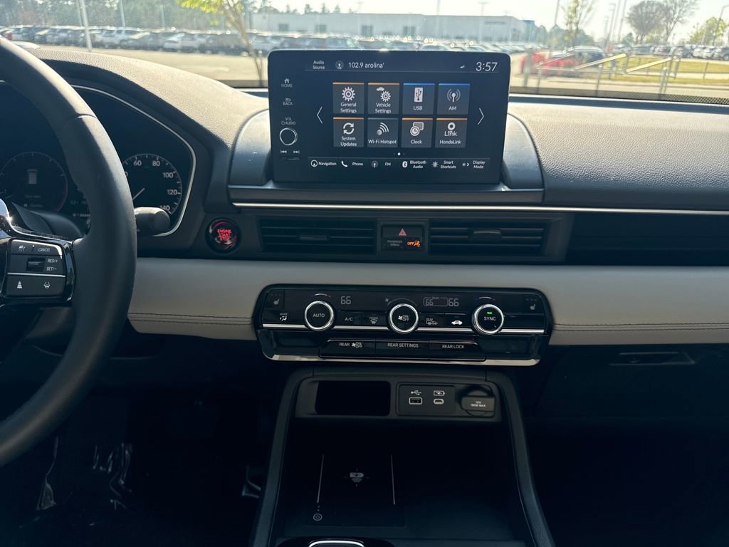 Certified 2025 Honda Pilot Touring image 14