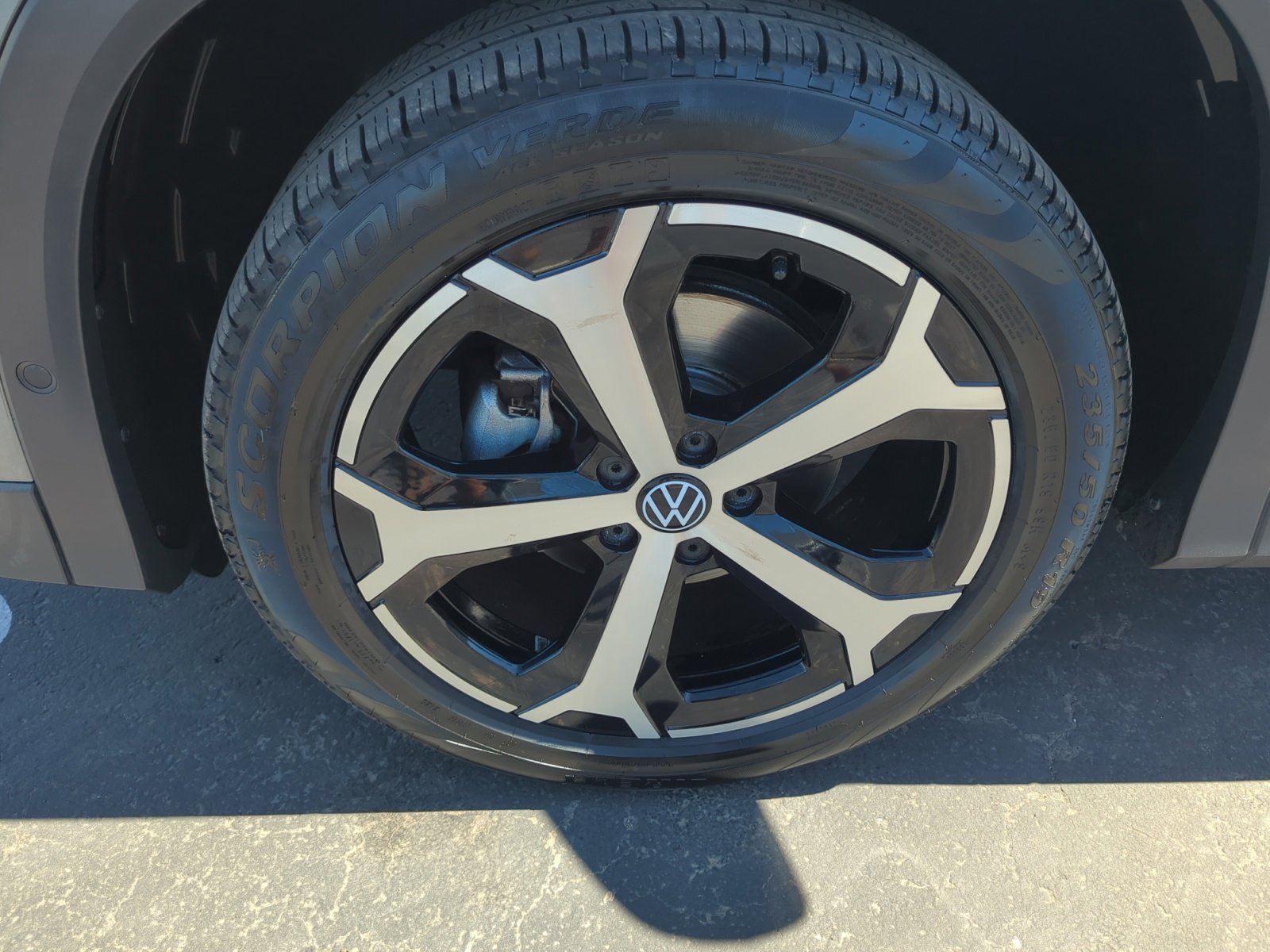 Used 2025 Volkswagen Tiguan SE image 25