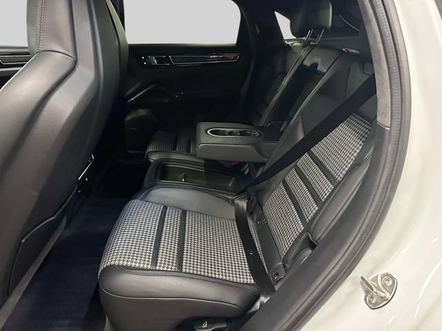 Used 2022 Porsche Cayenne GTS AWD/4WD image 18