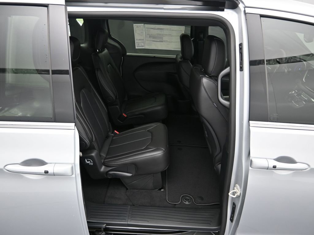 New 2026 Chrysler Pacifica Select FWD image 22
