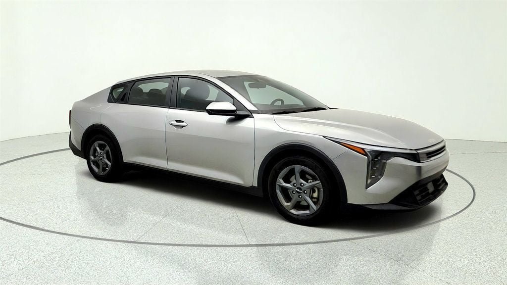 Used 2025 Kia K4 FWD image 3