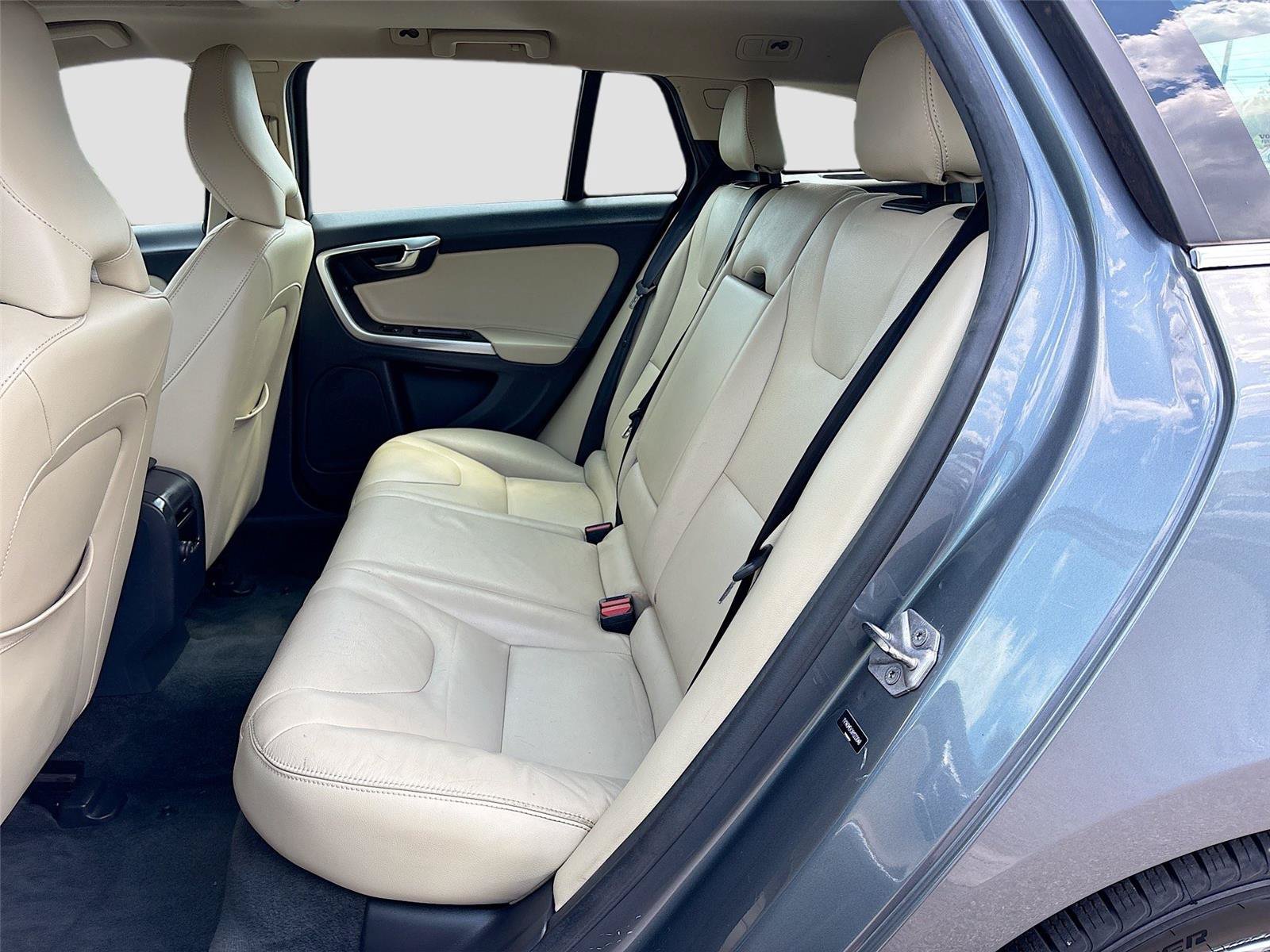 Used 2017 Volvo V60 T5 Premier w/ Convenience Package FWD image 25