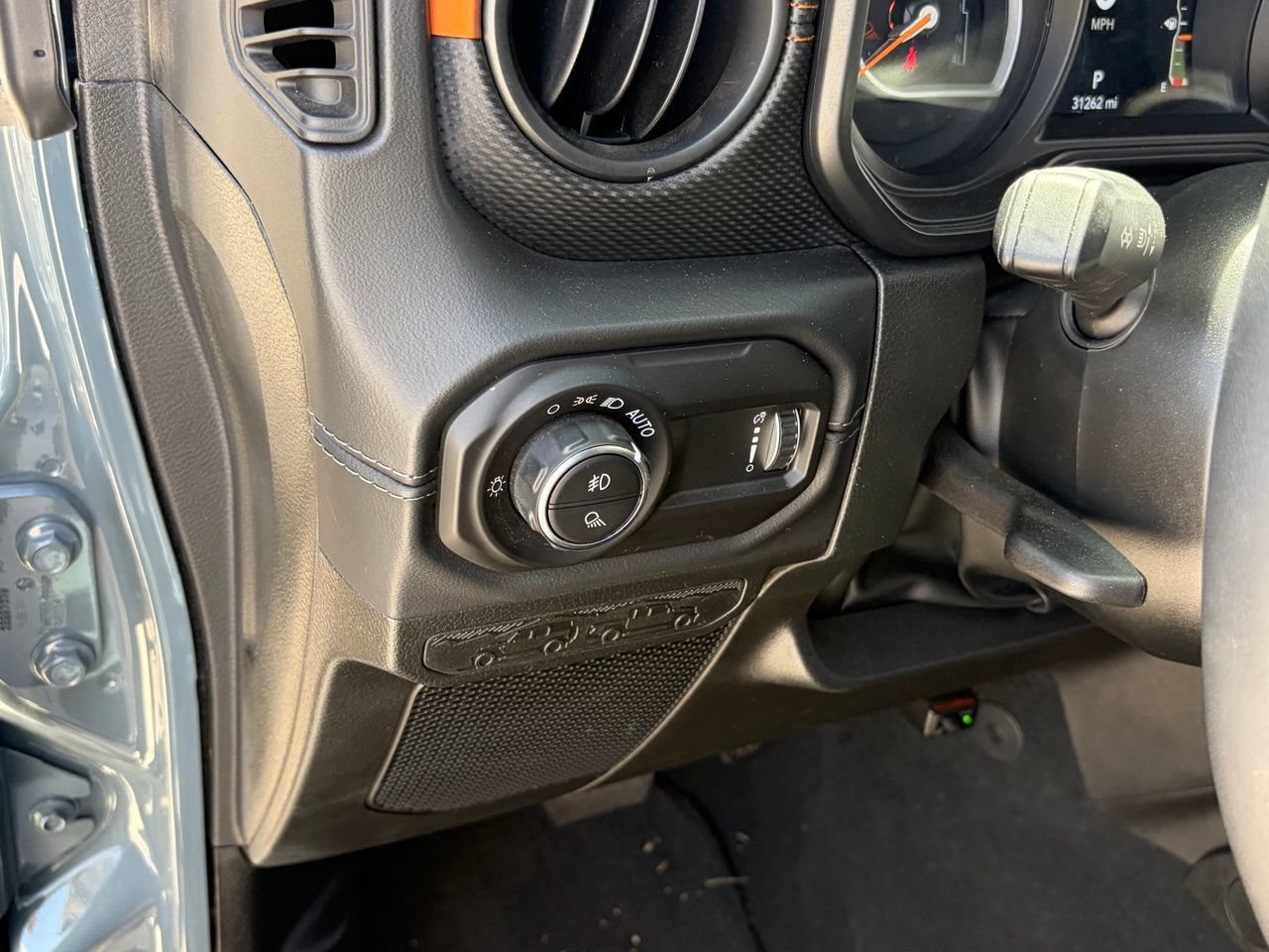 Used 2025 Jeep Gladiator Mojave w/ Convenience Group AWD/4WD image 7