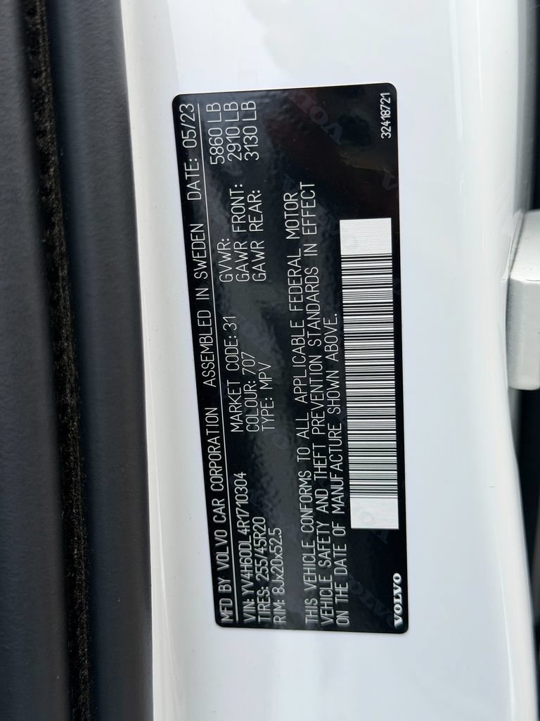 Certified 2024 Volvo XC60 T8 Plus w/ Protection Package Premier AWD/4WD image 9