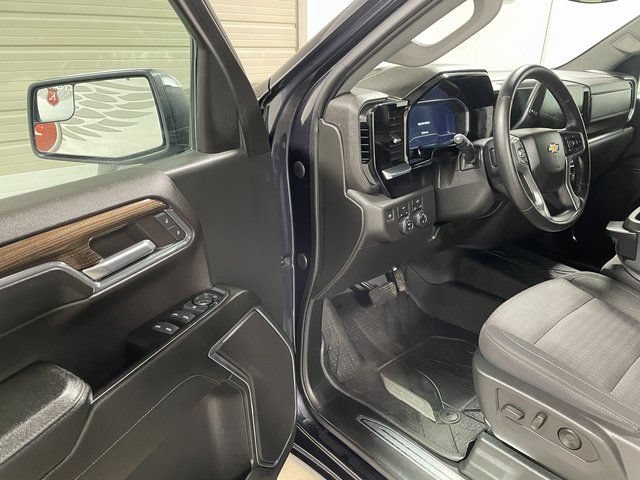 Used 2023 Chevrolet Silverado 1500 LT w/ Protection Package AWD/4WD image 10
