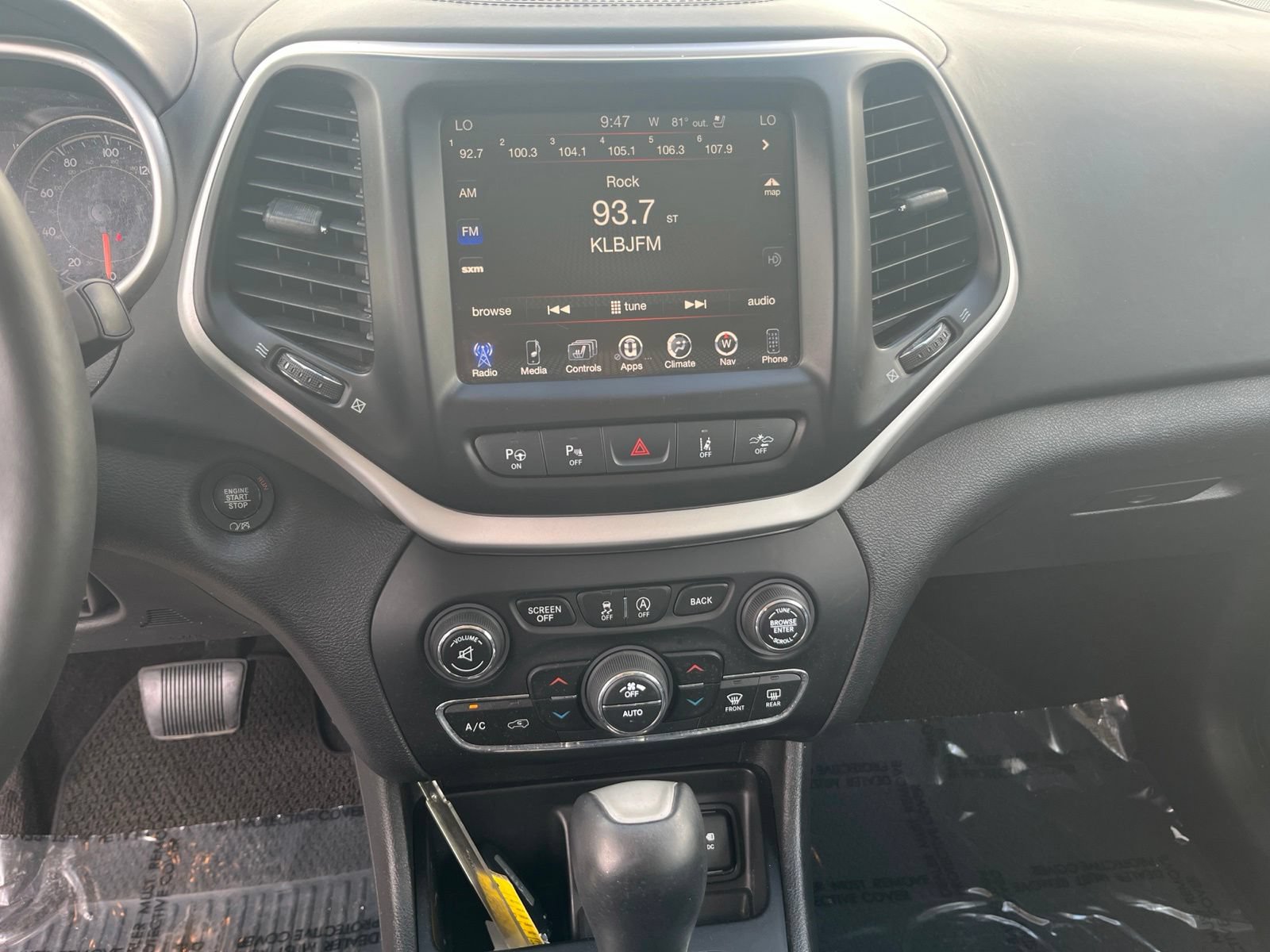 Used 2017 Jeep Cherokee Overland w/ Technology Group FWD image 23