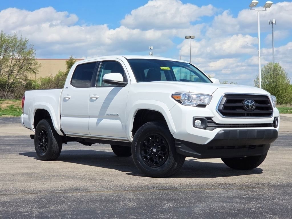 Used 2022 Toyota Tacoma SR5 w/ Technology Package image 2