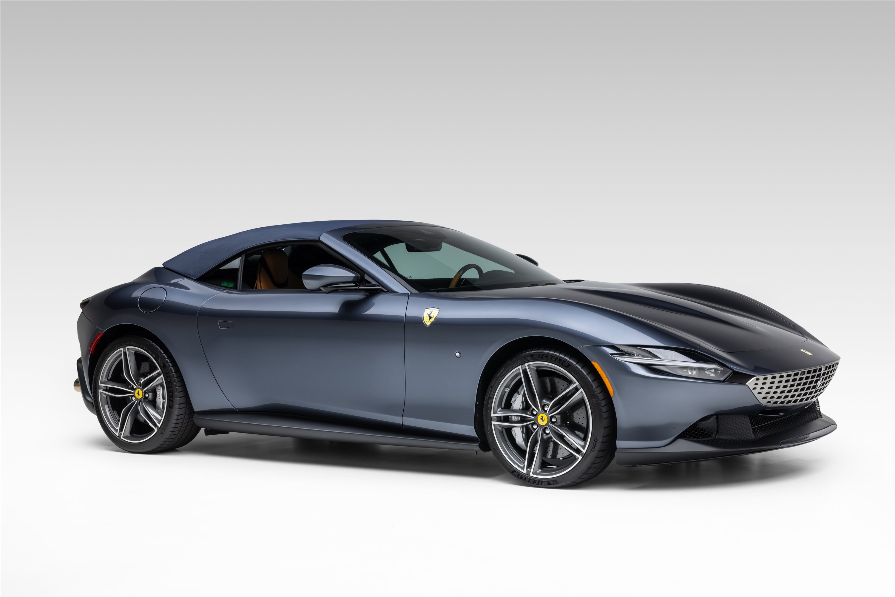 Used 2025 Ferrari Roma Spider RWD image 10