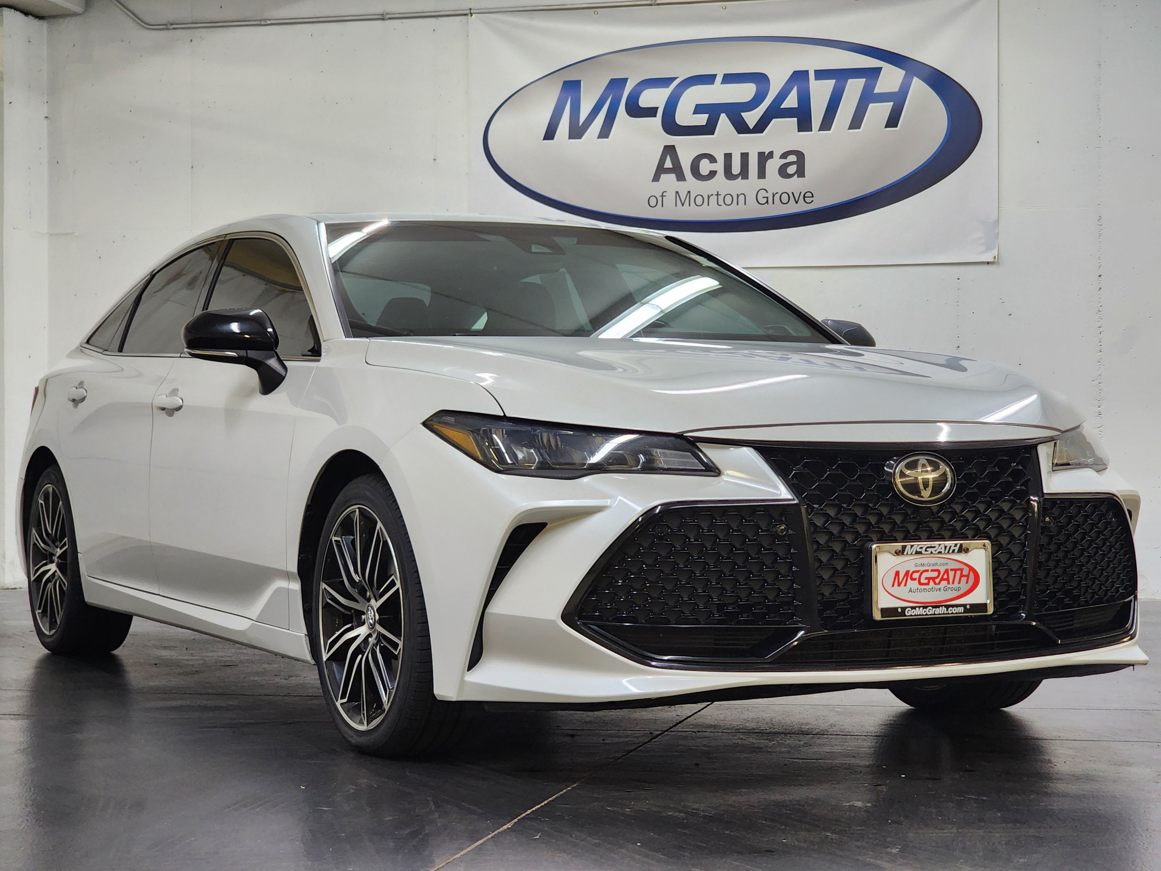 Used 2019 Toyota Avalon XSE w/ All Weather Liner Package FWD image 2