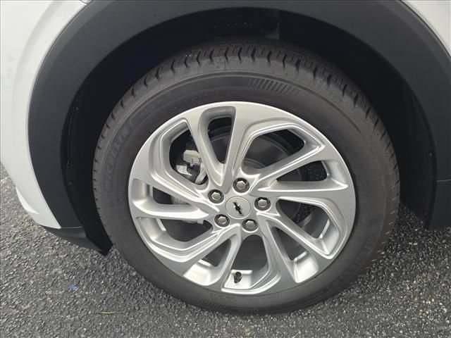 New 2027 Chevrolet Bolt LT FWD image 30