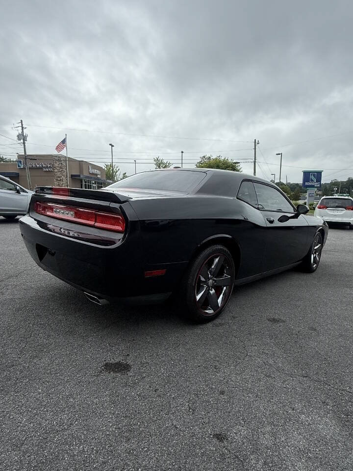 Used 2013 Dodge Challenger SXT RWD image 4