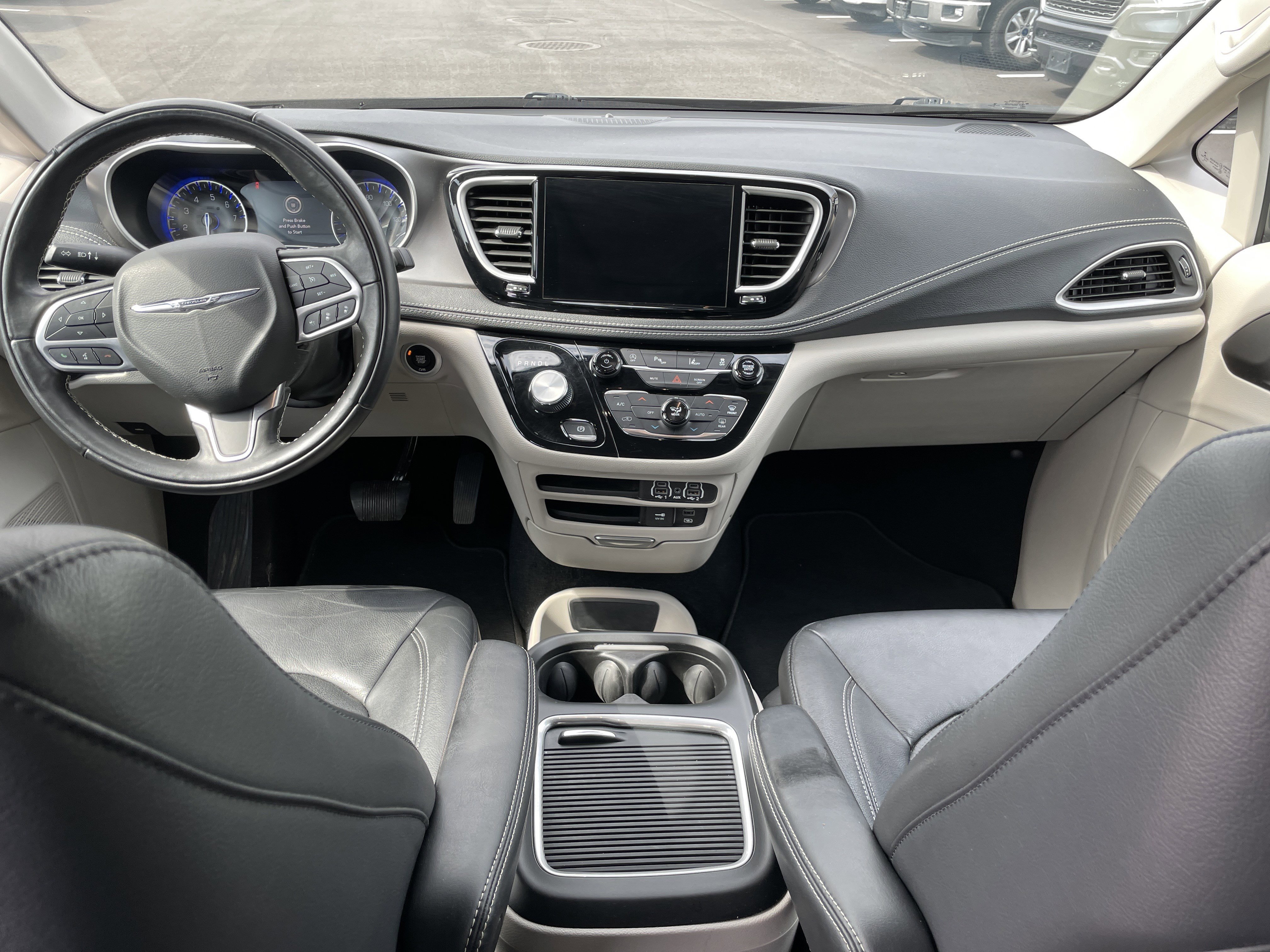 Used 2022 Chrysler Pacifica Touring-L image 25