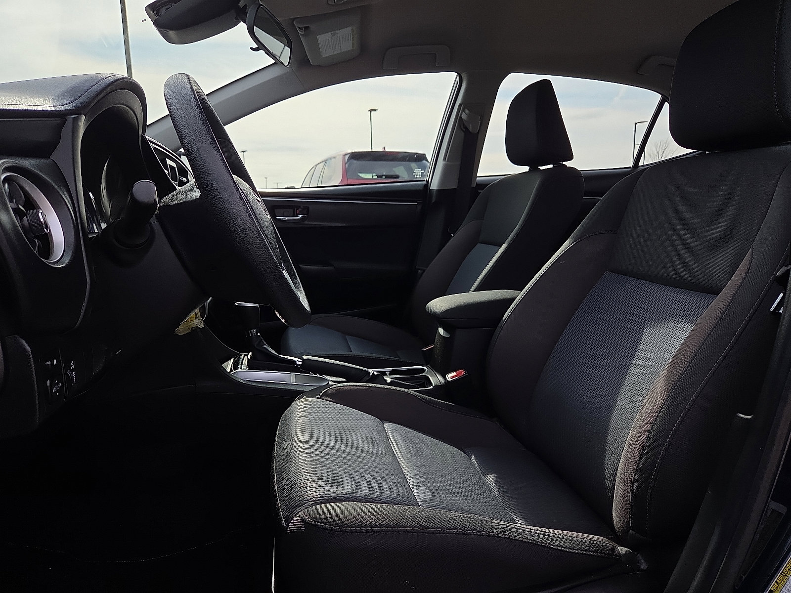 Used 2018 Toyota Corolla LE image 15