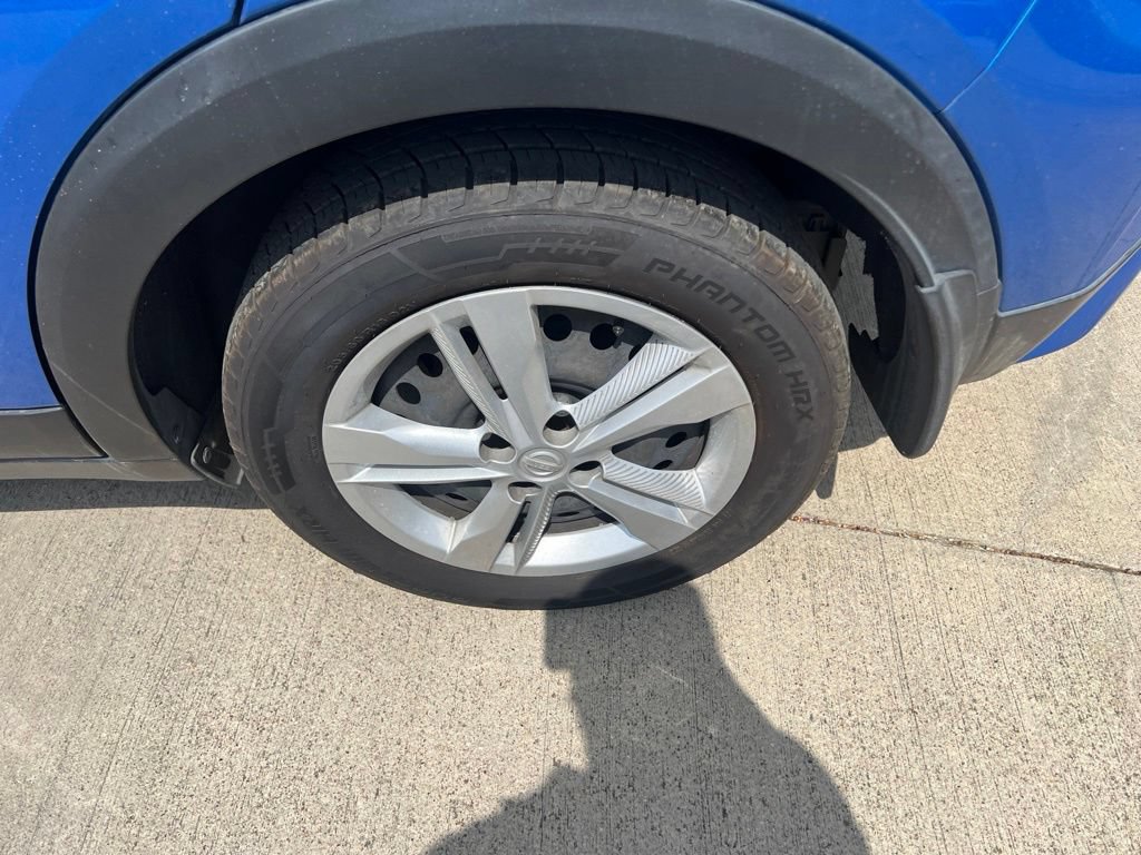 Used 2023 Nissan Kicks S FWD image 7