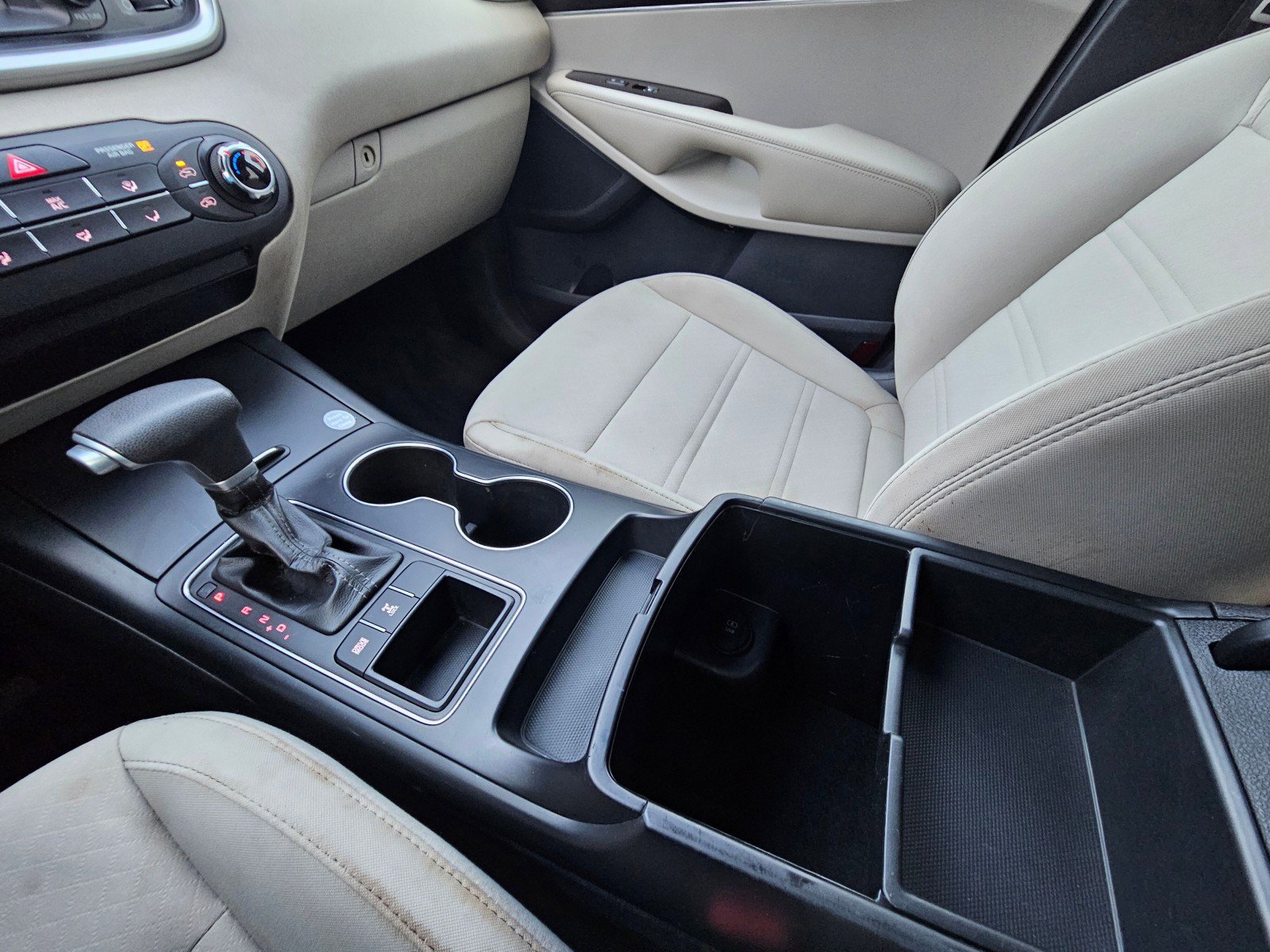 Used 2020 Kia Sorento LX image 38