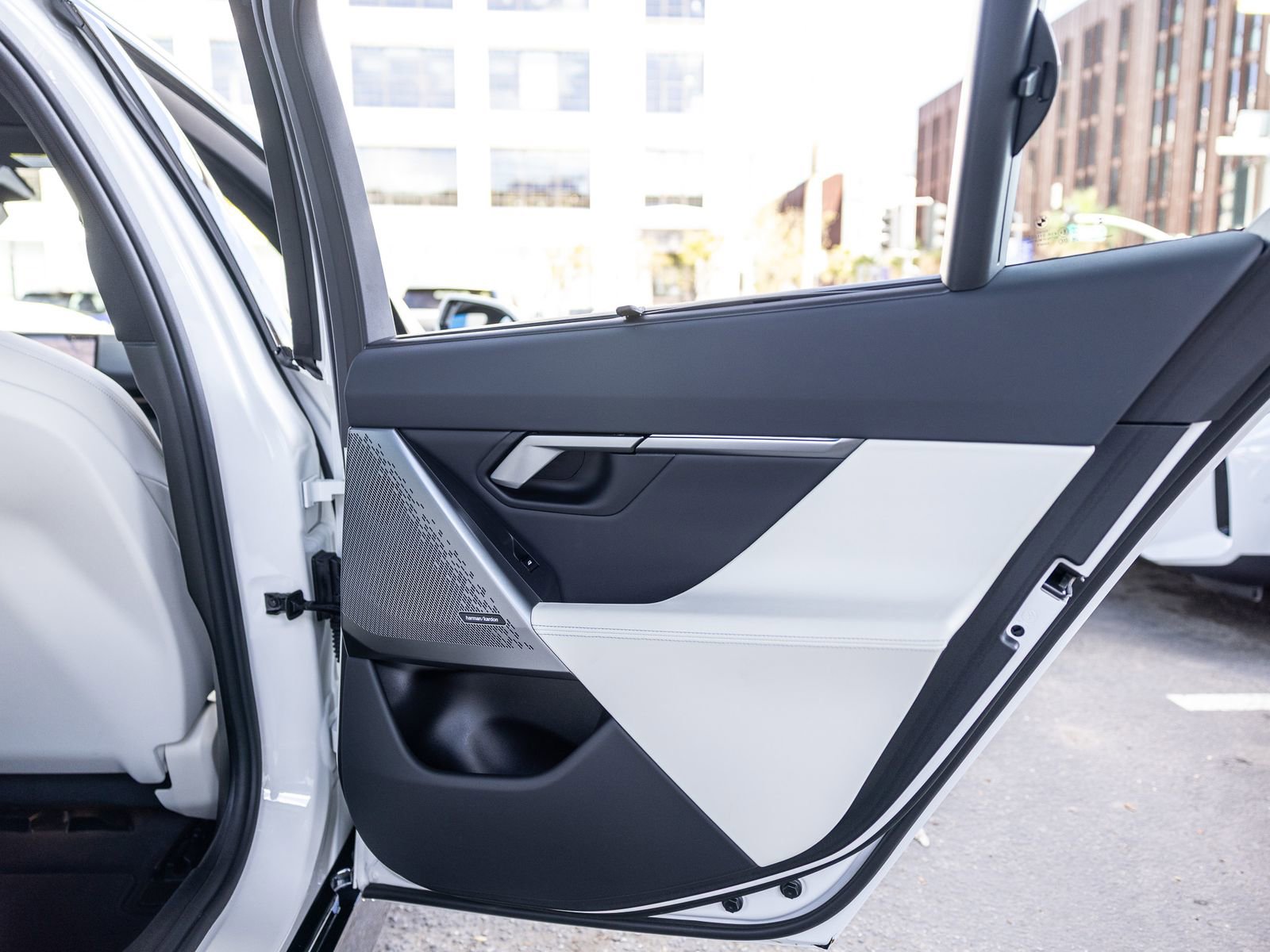 Used 2024 BMW 530i w/ Executive Package image 38