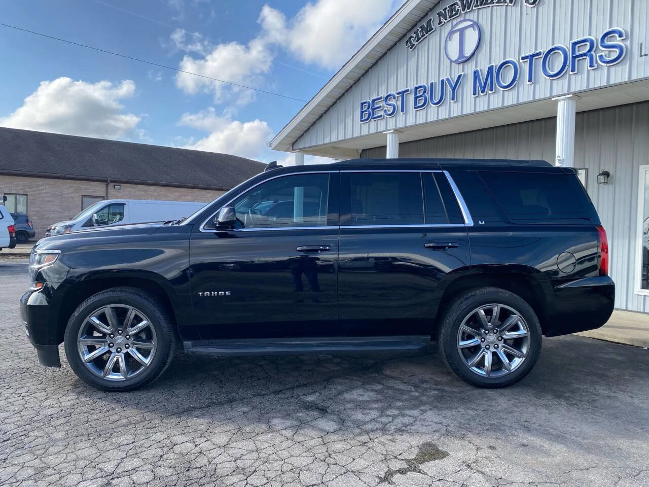 Used 2017 Chevrolet Tahoe LT image 2