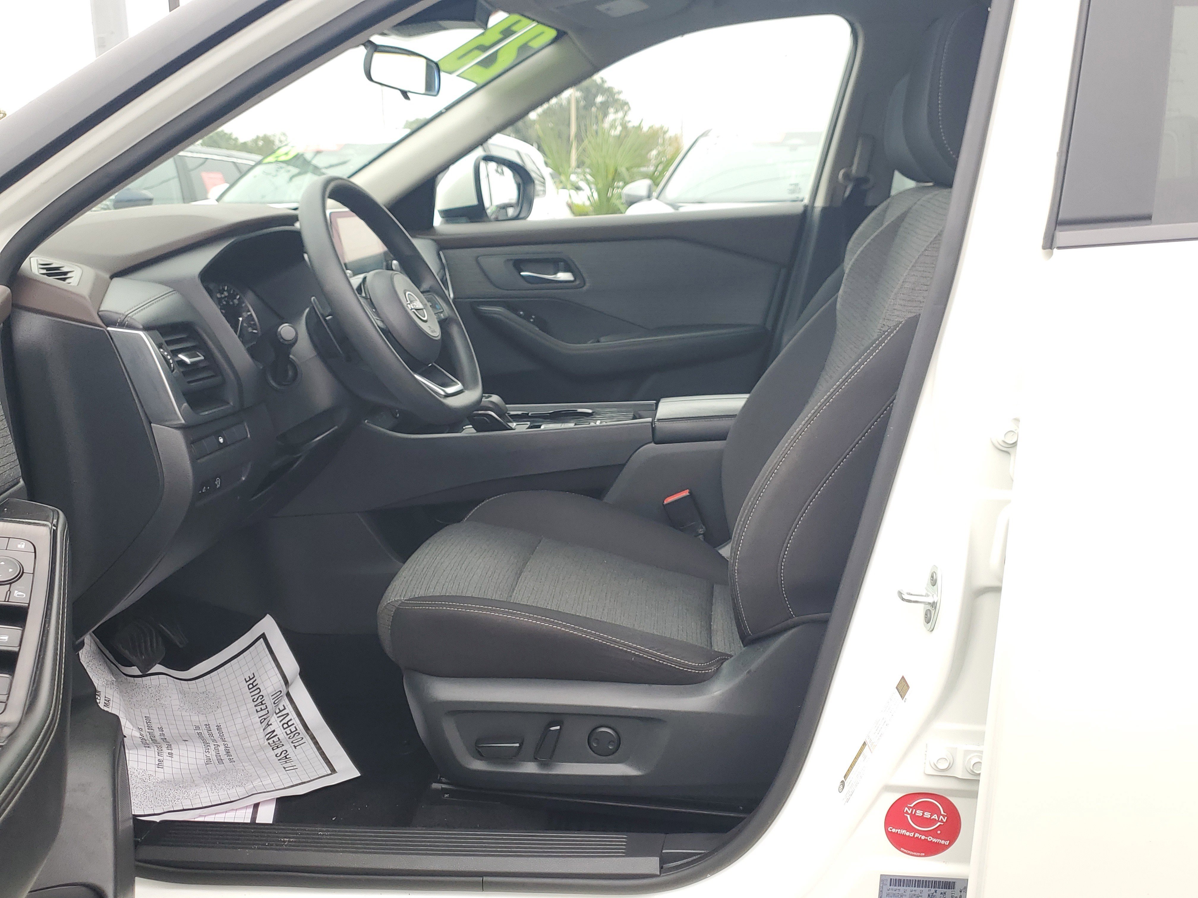 Used 2023 Nissan Rogue SV image 18