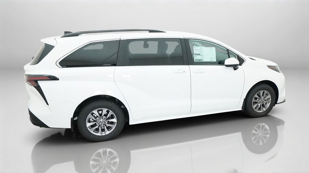 New 2026 Toyota Sienna LE FWD image 13