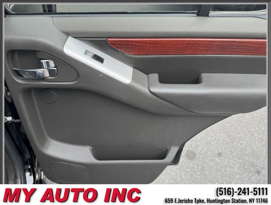 Used 2010 Nissan Pathfinder LE w/ Navigation Pkg image 34