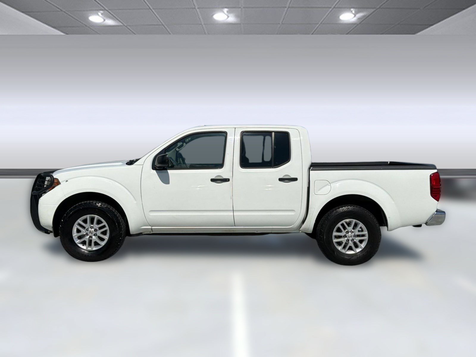 Used 2015 Nissan Frontier SV AWD/4WD image 2