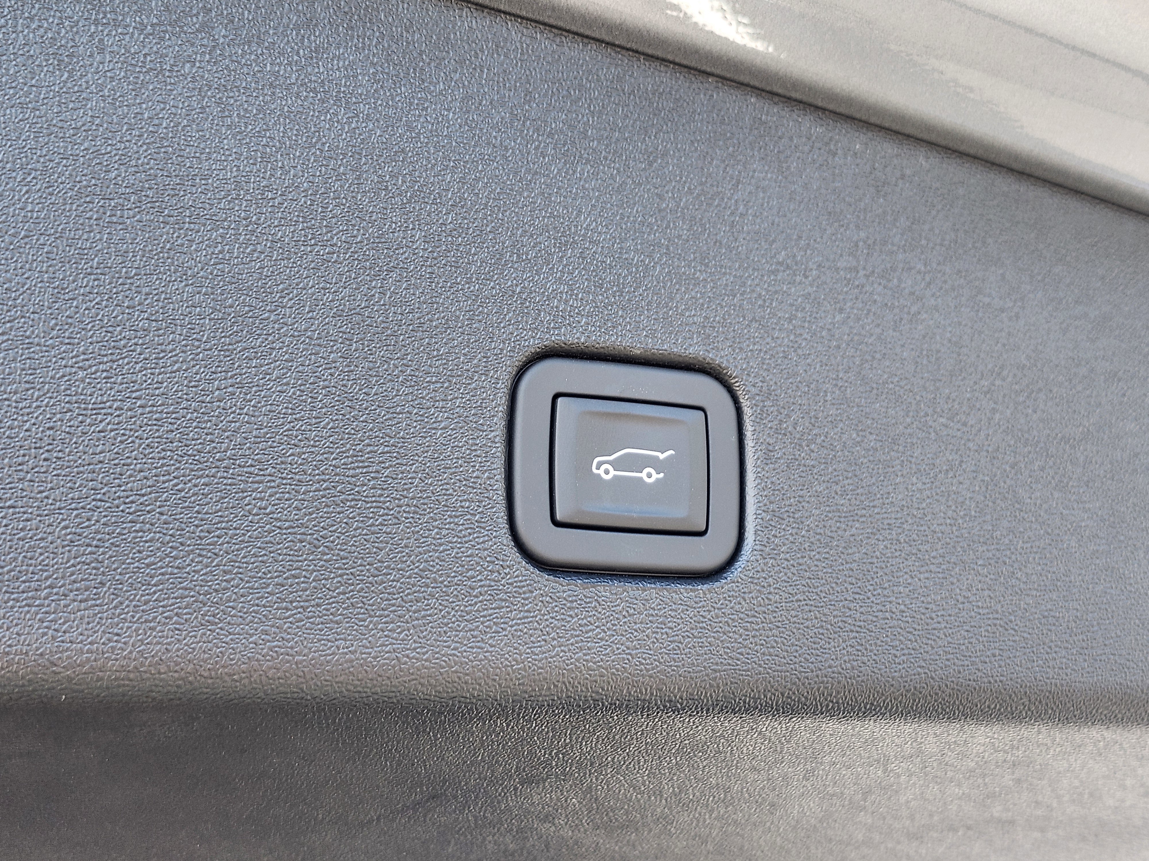 Used 2025 Cadillac Optiq Sport 1 image 17