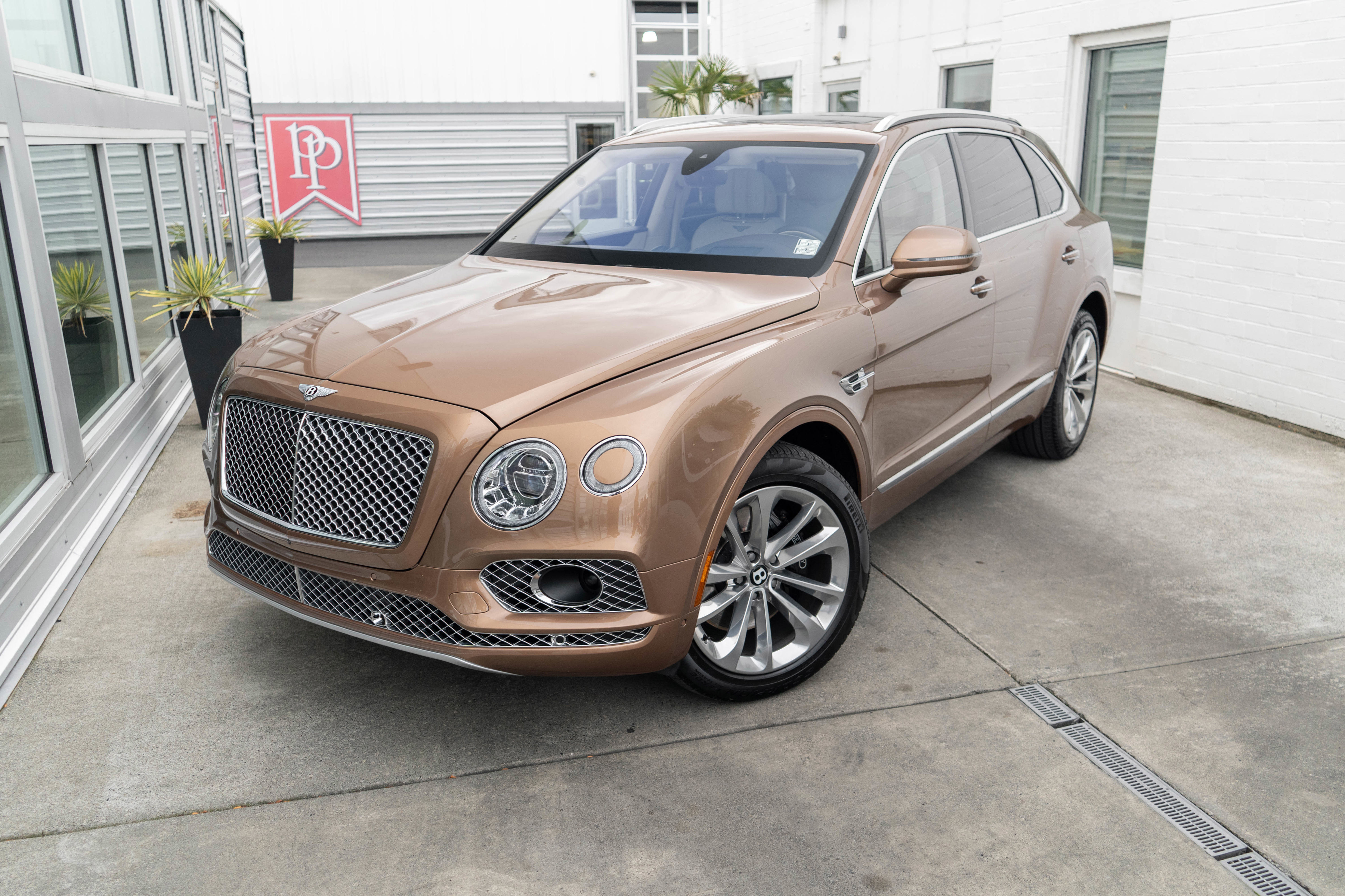 Used 2017 Bentley Bentayga image 3