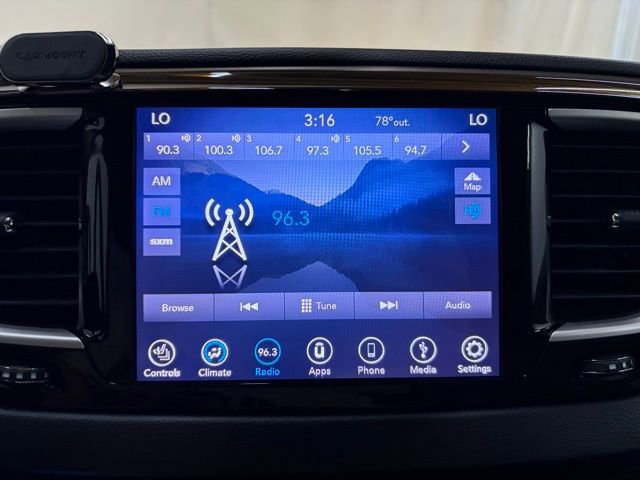 Used 2018 Chrysler Pacifica Touring-L FWD image 37