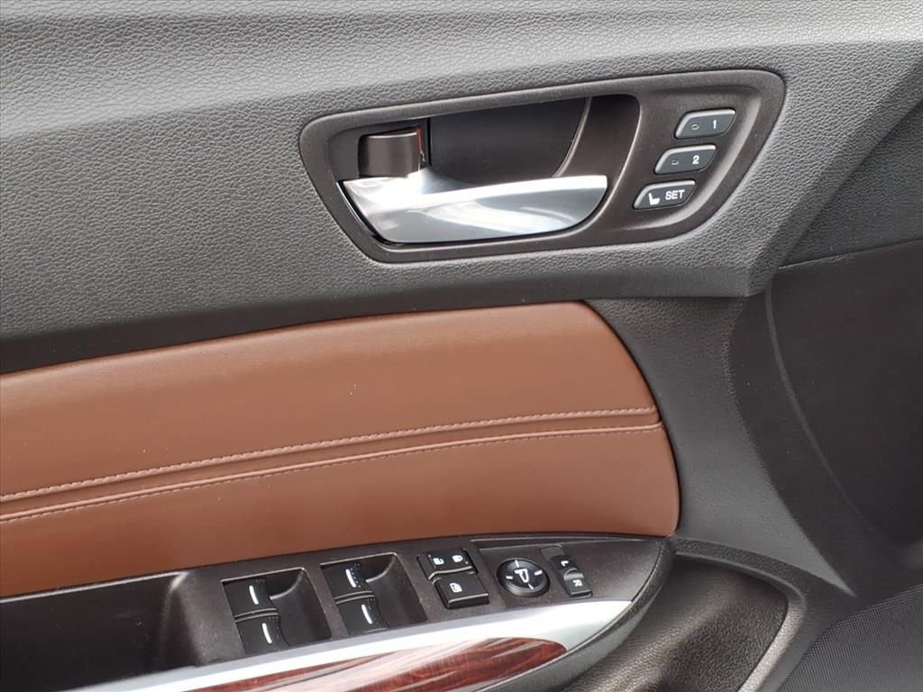 Used 2016 Acura TLX image 4