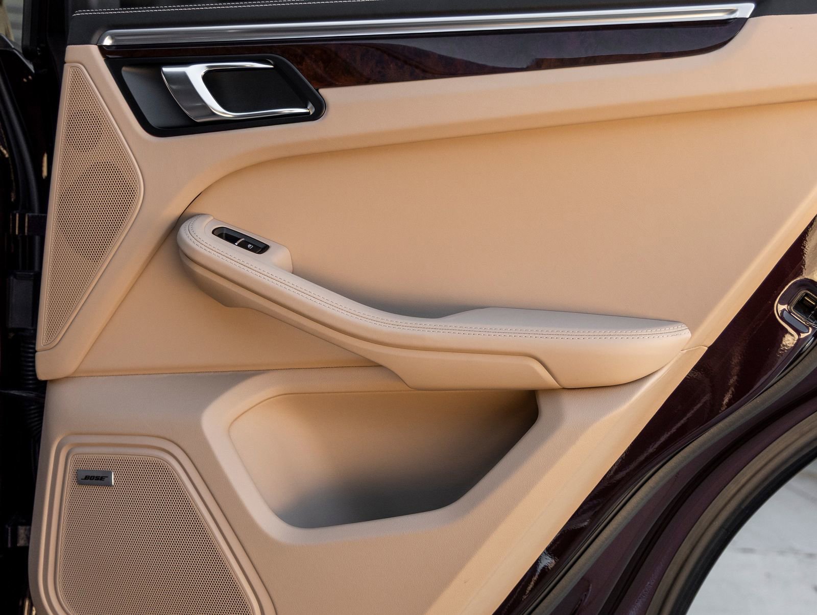 Certified 2023 Porsche Macan image 40