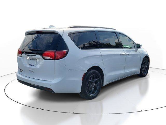 Used 2018 Chrysler Pacifica Touring-L Plus w/ S Appearance Package image 4