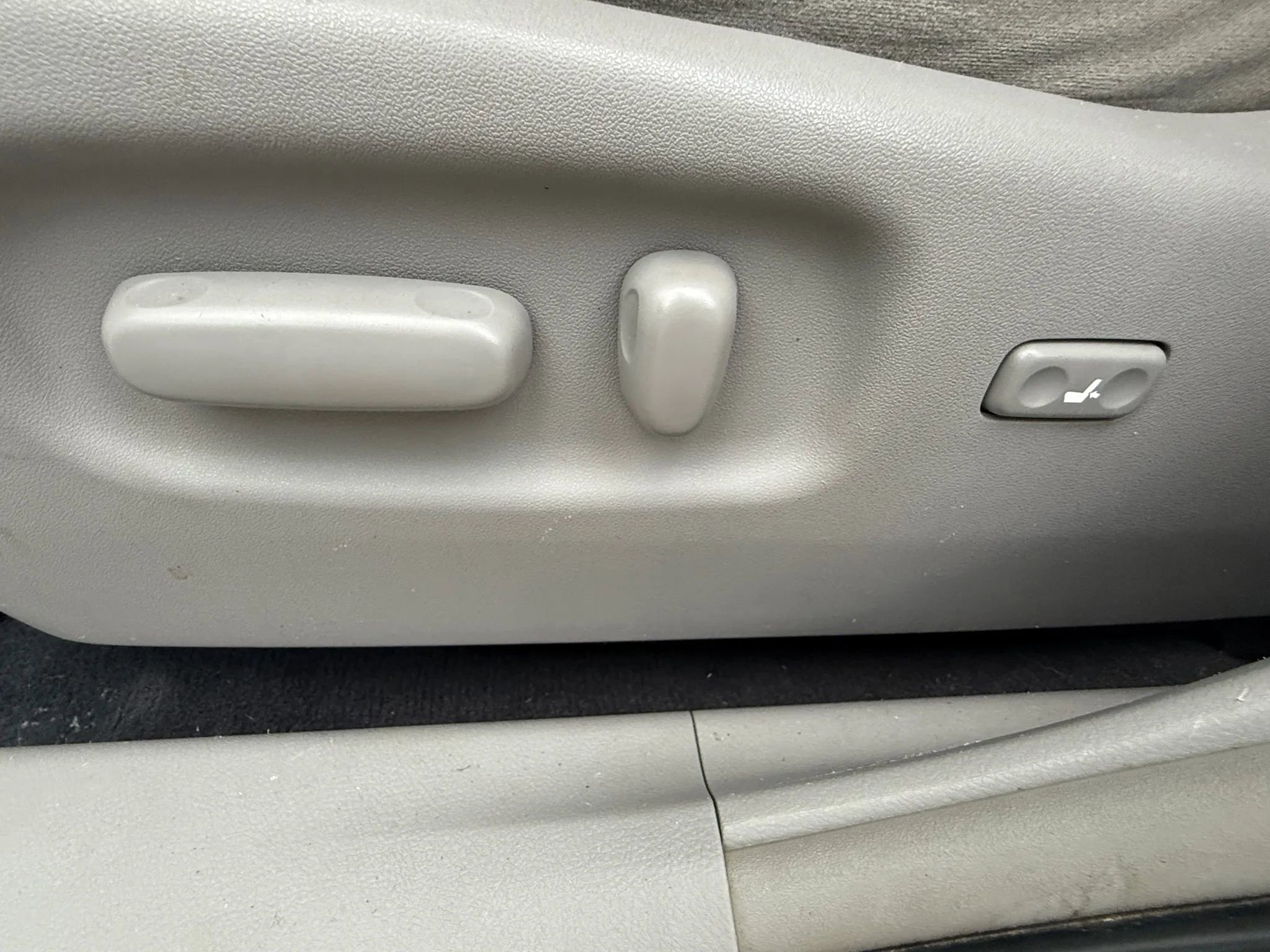 Used 2013 Toyota Highlander SE image 24