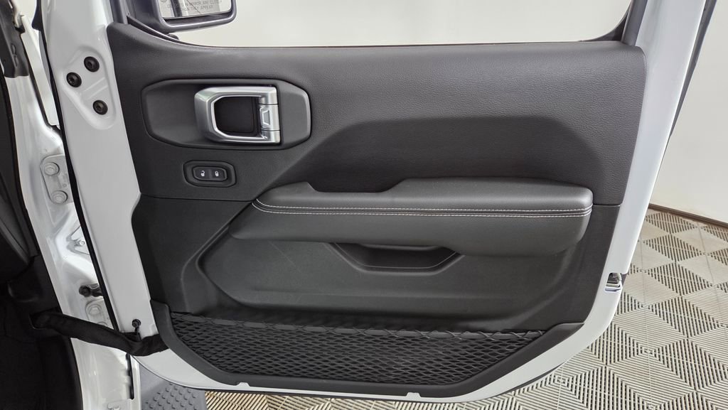 Used 2020 Jeep Wrangler Unlimited Sahara w/ LED Lighting Group image 28