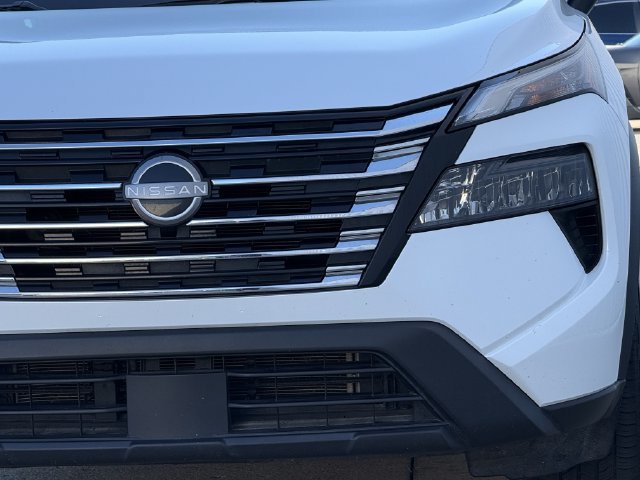 Used 2024 Nissan Rogue SV AWD/4WD image 8