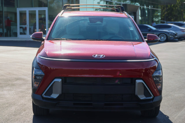 Used 2024 Hyundai Kona SEL w/ Convenience Package FWD image 2