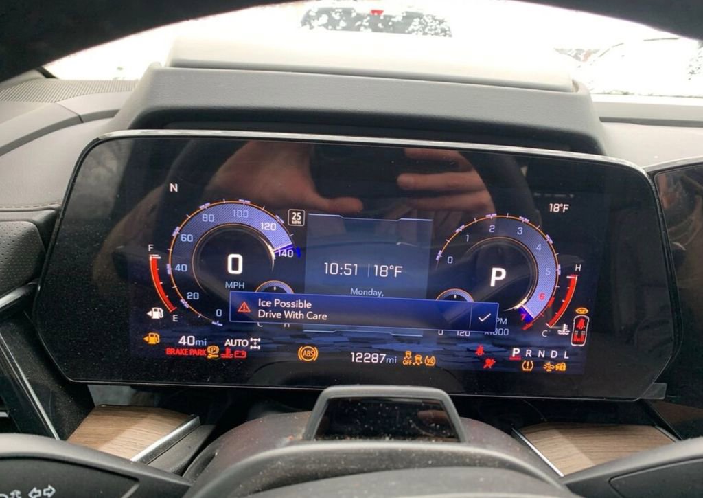 Used 2025 Chevrolet Suburban High Country image 22