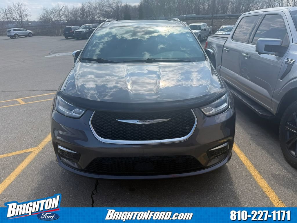 Used 2021 Chrysler Pacifica Pinnacle image 2