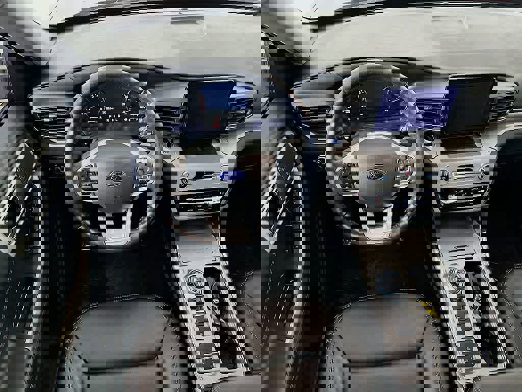 Certified 2022 Ford Explorer XLT w/ Equipment Group 202A image 10