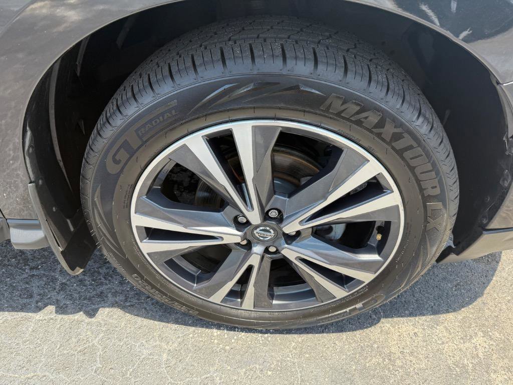 Used 2017 Nissan Pathfinder Platinum w/ Cargo Package image 25