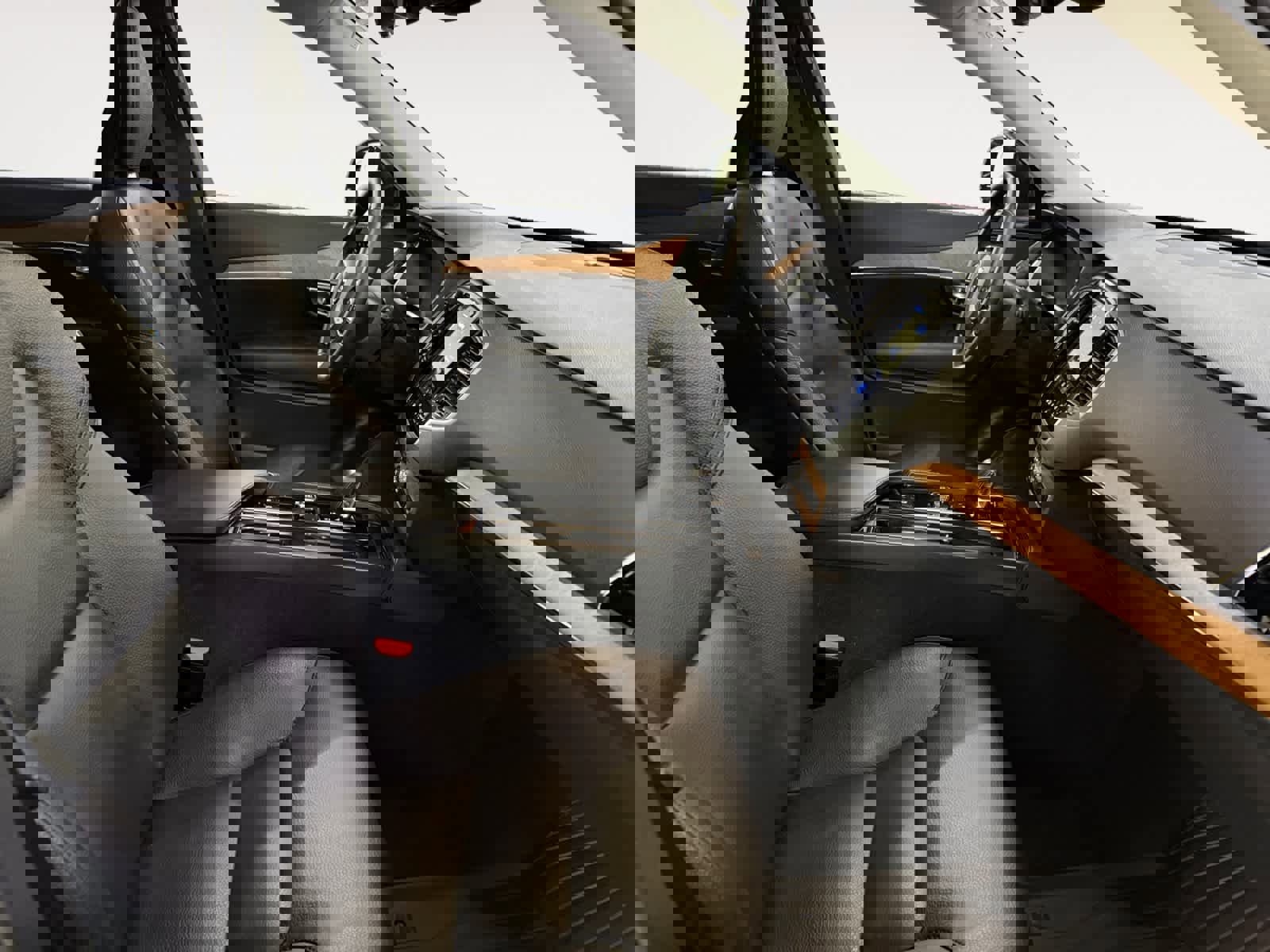 Used 2024 Volvo XC90 B6 Plus w/ Protection Package Premier image 19