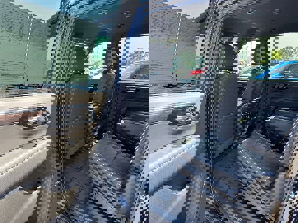 Used 2025 Chevrolet Suburban Premier image 36