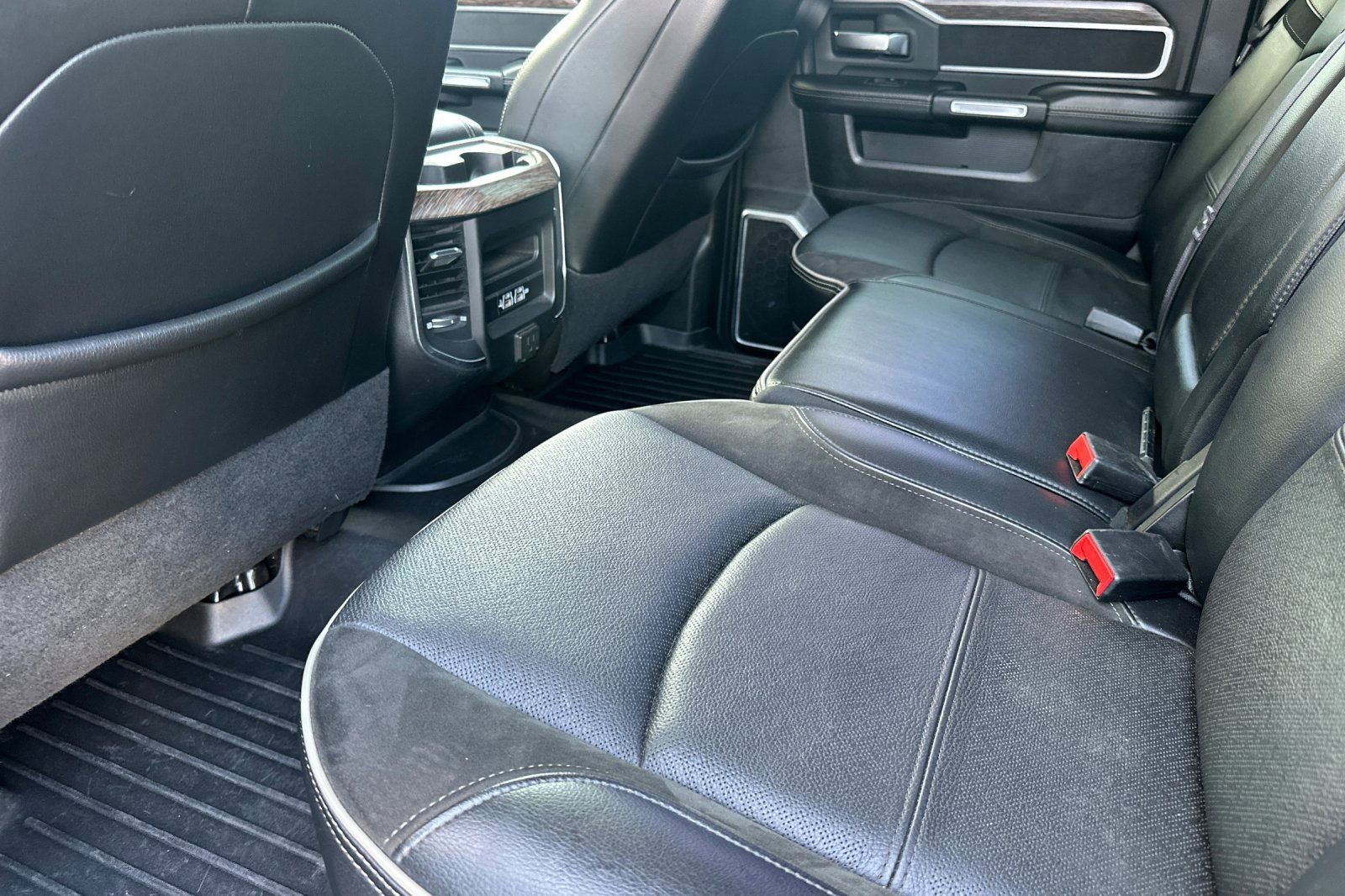 Used 2019 RAM 3500 Laramie image 11
