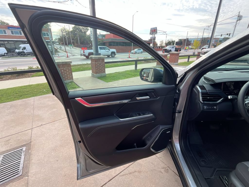 New 2026 GMC Acadia Elevation w/ LPO, Floor Liner Package AWD/4WD image 13
