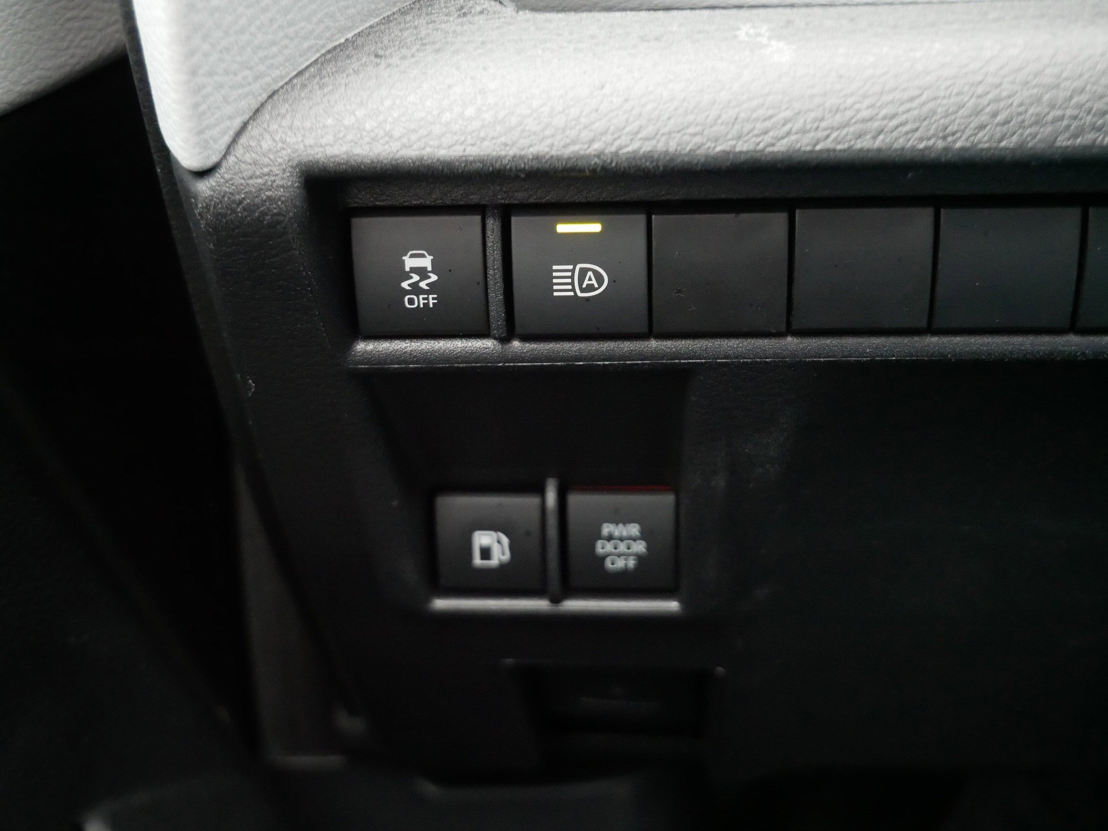 Certified 2025 Toyota Sienna LE image 27