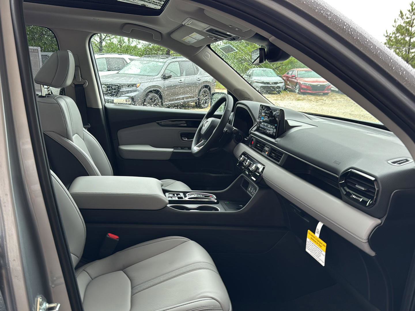 New 2025 Honda Pilot Touring image 10