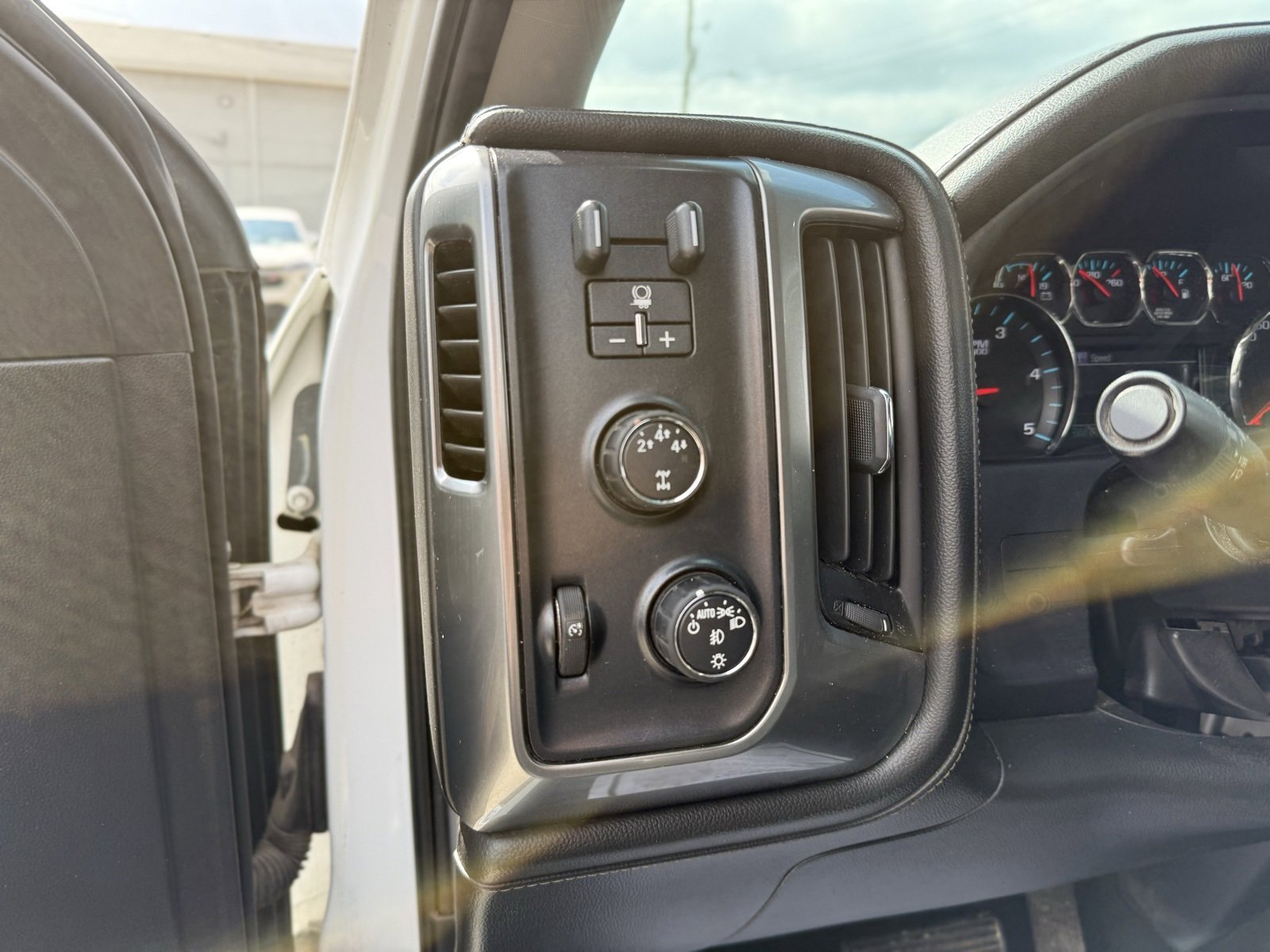 Used 2015 Chevrolet Silverado 3500 LTZ w/ Duramax Plus Package image 22