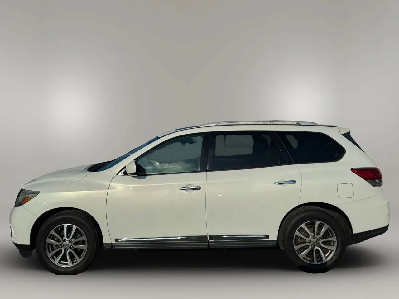 Used 2013 Nissan Pathfinder SL w/ SL Premium Pkg FWD image 4
