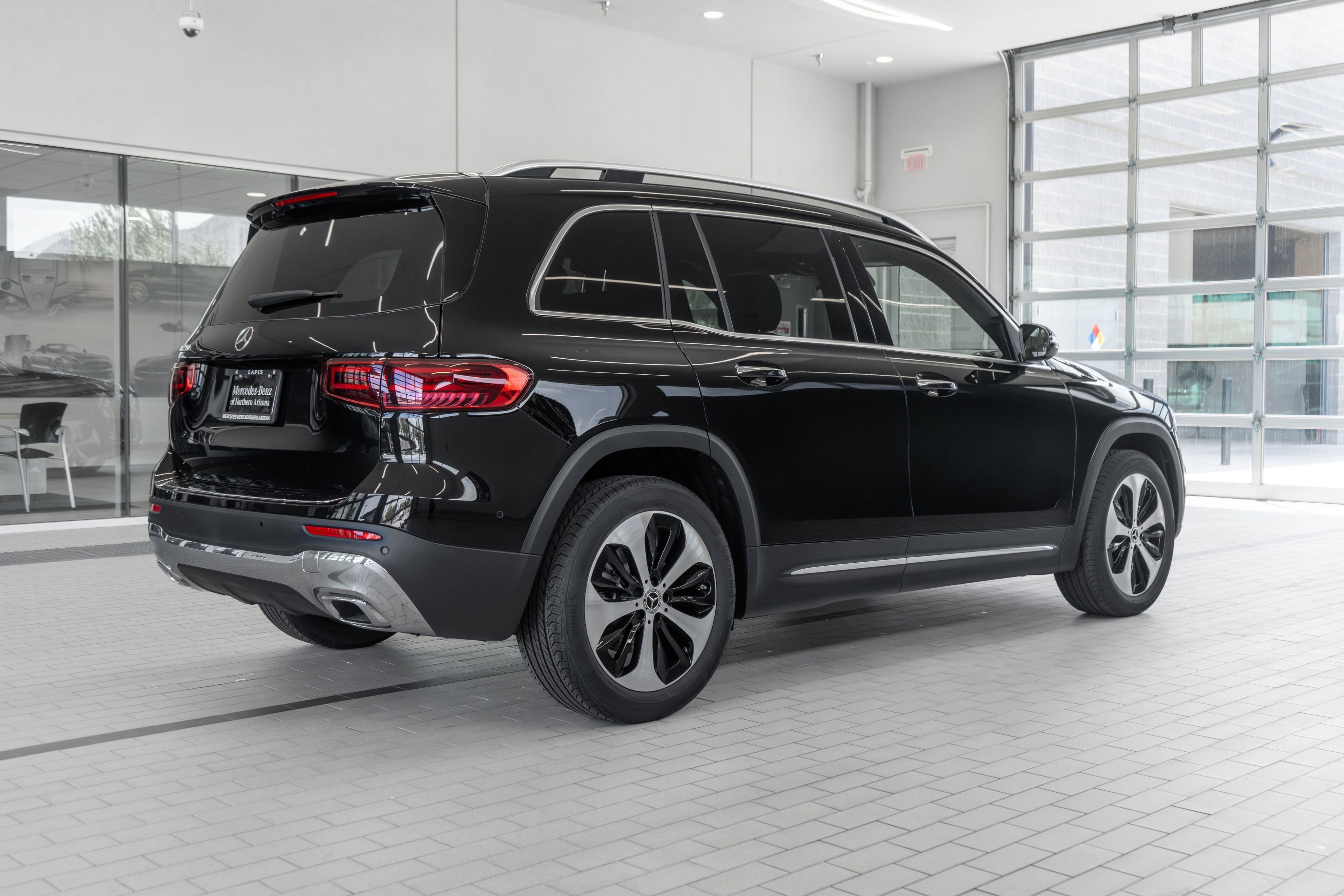 Used 2024 Mercedes-Benz GLB 250 w/ Exclusive Package image 29
