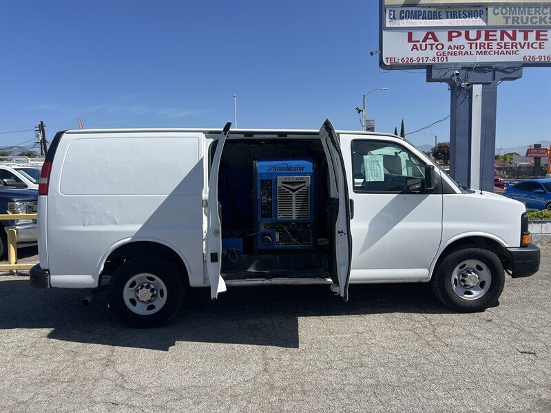 Used 2014 Chevrolet Express 2500 RWD image 2