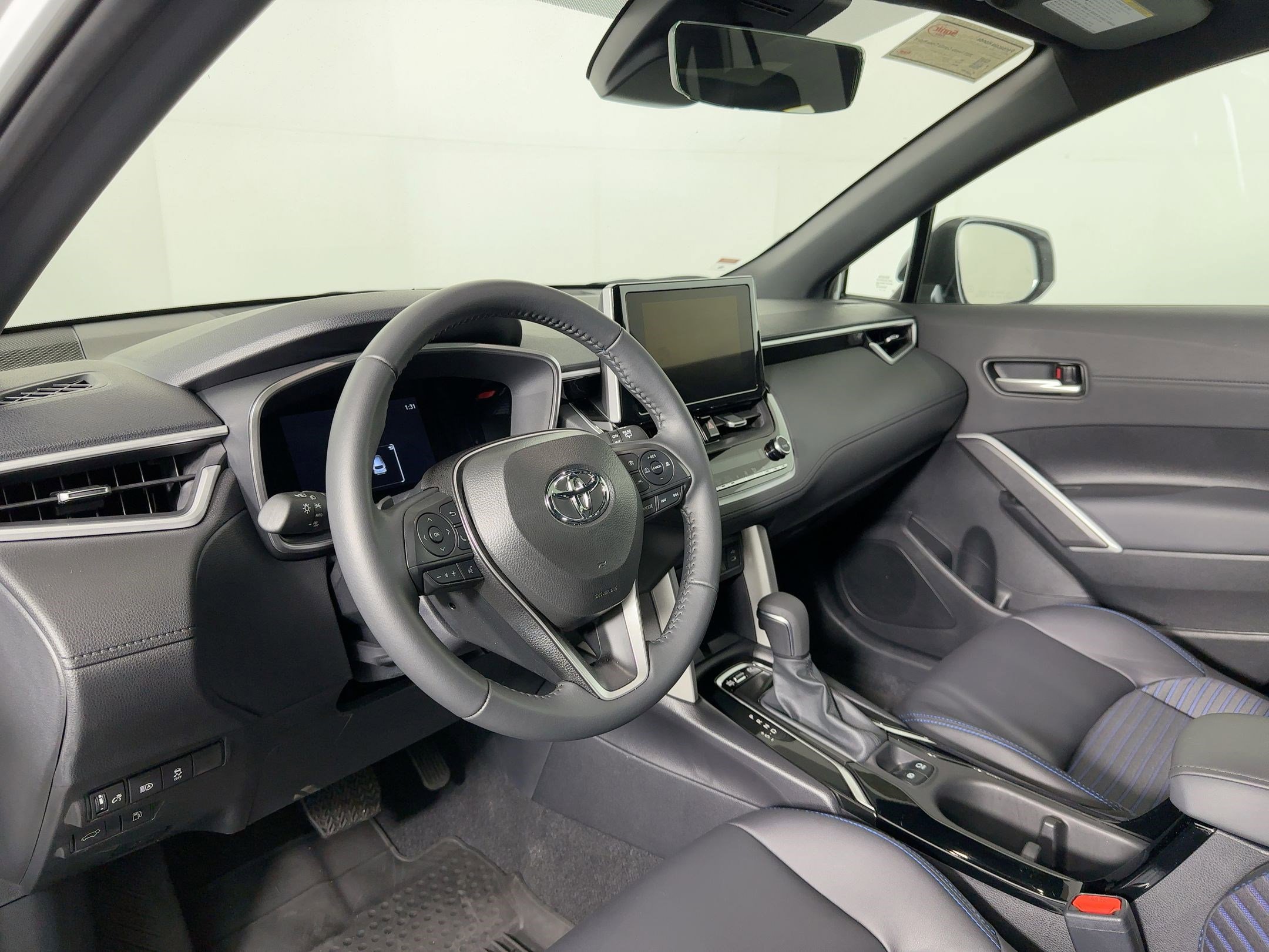 Used 2025 Toyota Corolla Cross AWD Hybrid image 3